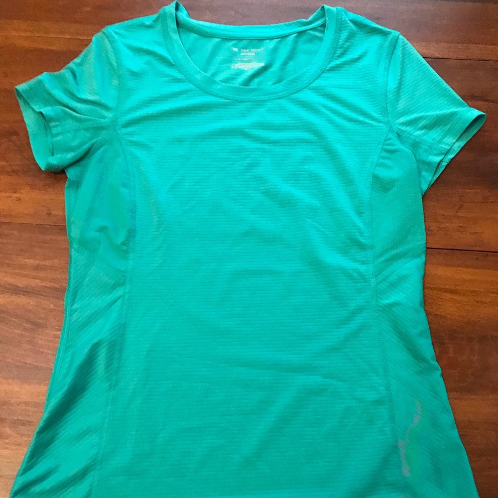 Athletic shirt